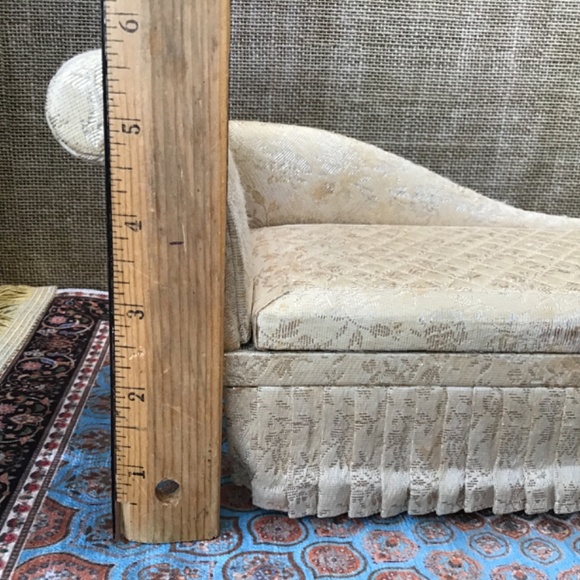 Vintage Small Jewelry Music Box - Picture 14 of 16